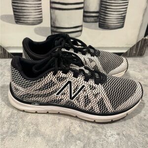 New Balance Women's 811 V2 Running Shoes, Size 6